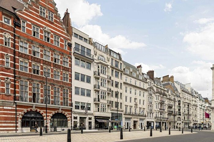 1 Bedroom Flat To Rent In Pall Mall, London, SW1Y