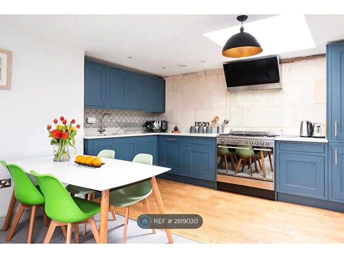 2 Bedroom Flat To Rent In Green Park, Bath, BA1