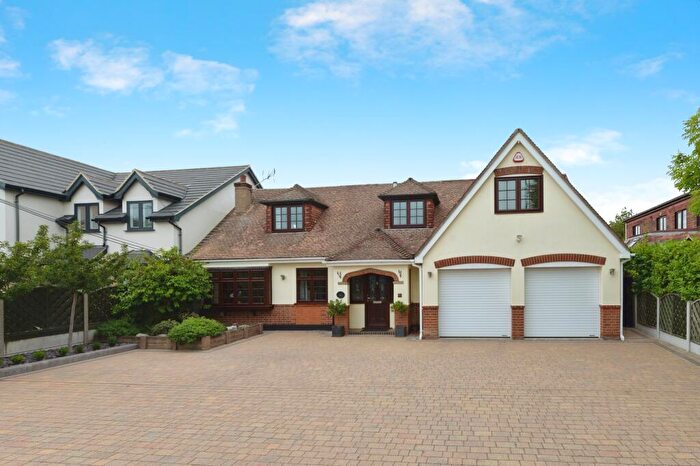 3 Bedroom Detached House For Sale In Noak Hill Road, Billericay, CM12