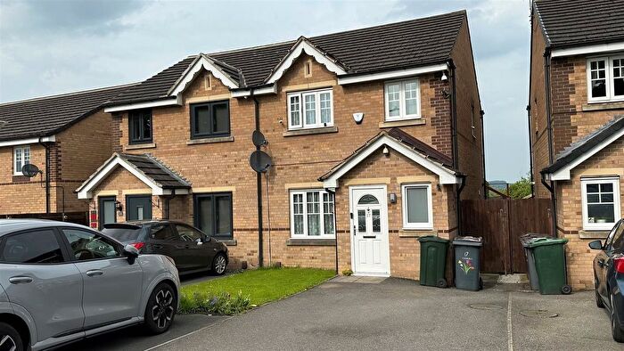 3 Bedroom Semi-Detached House To Rent In Yewdall Way, Idle, Bradford, BD10