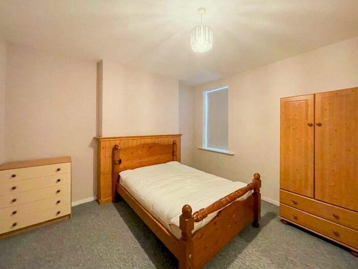 2 Bedroom Apartment To Rent In High Street, Bangor, Gwynedd, LL57