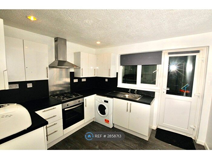 2 Bedroom Flat To Rent In Florence Place, Plymouth, PL4