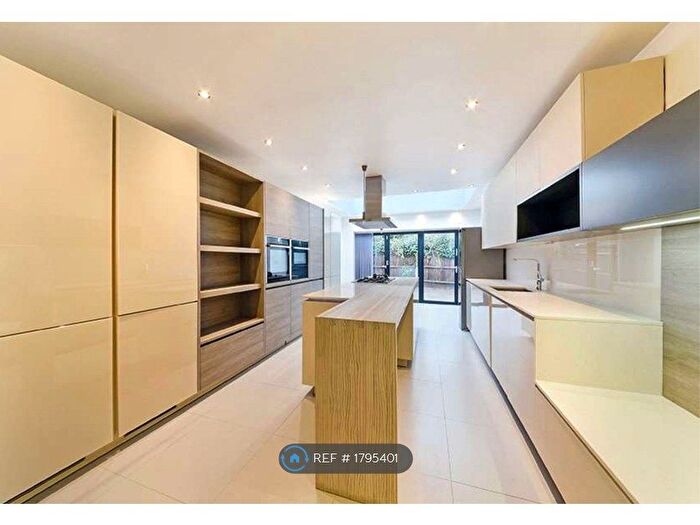 3 Bedroom Semi-Detached House To Rent In Chaucer Road, London, E11