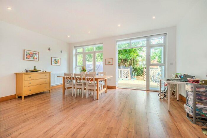 5 Bedroom Semi-Detached House To Rent In Temple Gardens, Temple Fortune, NW11