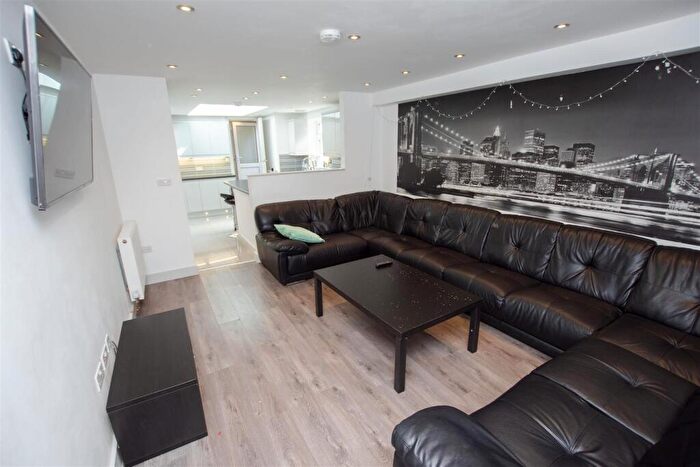 7 Bedroom House To Rent In Tiverton Road, Birmingham, West Midlands, B29