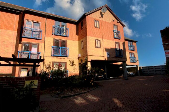 Studio To Rent In West Street, Gravesend, Kent, DA11