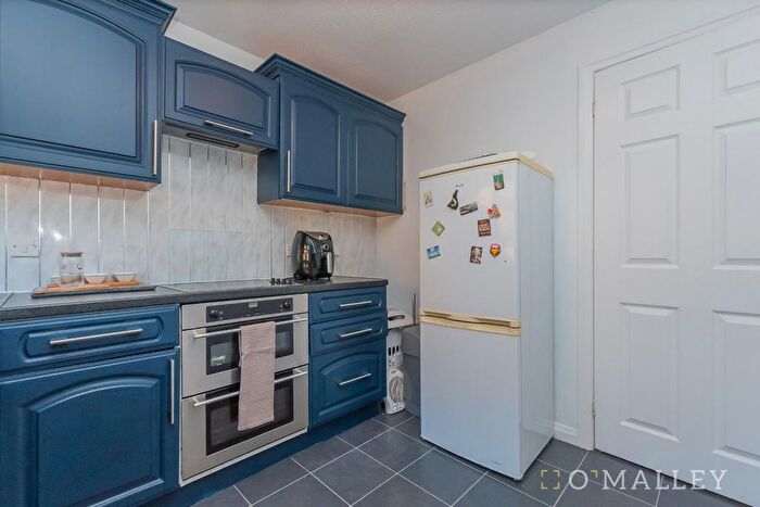 2 Bedroom Flat For Sale In Carpenters Wynd, Alloa, FK10