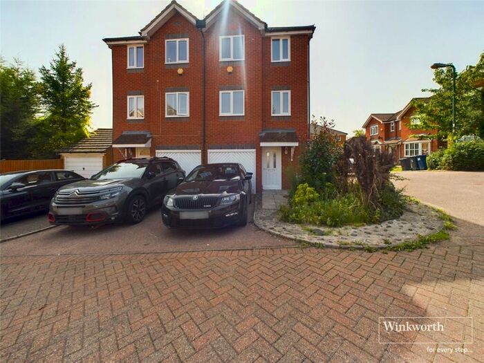 3 Bedroom Town House To Rent In Lampeter Close, Kingsbury, London, NW9