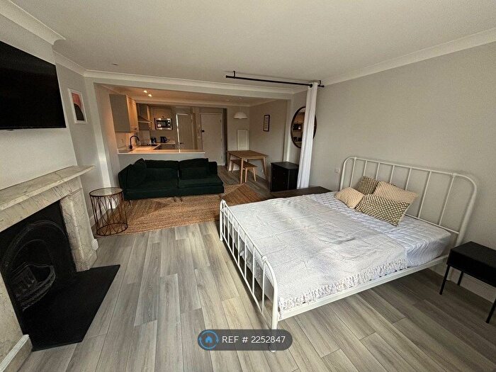 Studio To Rent In Chandos Place, London, WC2N