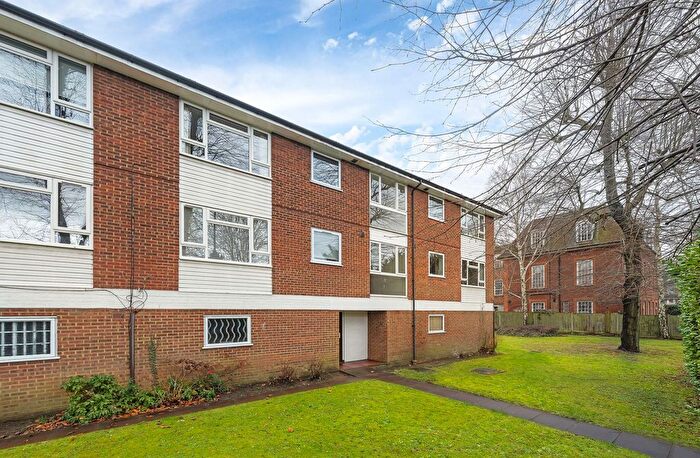 2 Bedroom Flat To Rent In Faro Close, Bromley, BR1