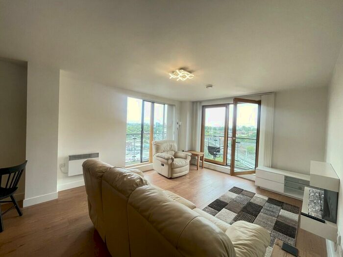 2 Bedroom Apartment To Rent In Vallea Court, Redbank, M4