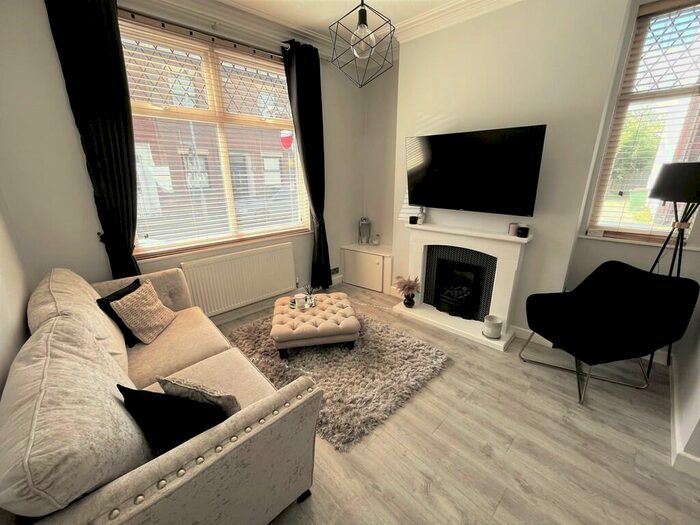 2 Bedroom End Of Terrace House To Rent In Bridge Road, Ashton-on-ribble, Preston, PR2