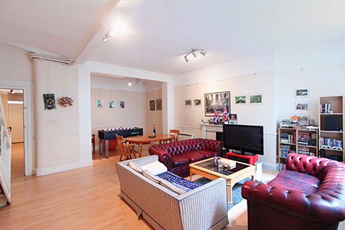 4 Bedroom Flat To Rent In Gloucester Road, London, SW7