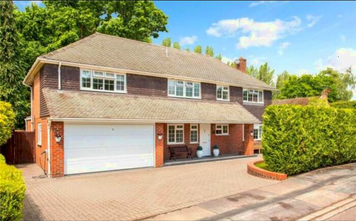 5 Bedroom Detached House To Rent In Wynsham Way, Windlesham, GU20