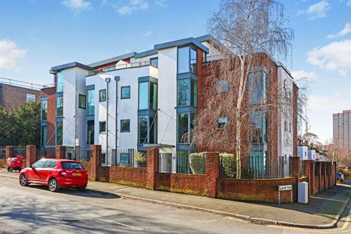 2 Bedroom Flat For Sale In Eaton Road, Sutton, SM2
