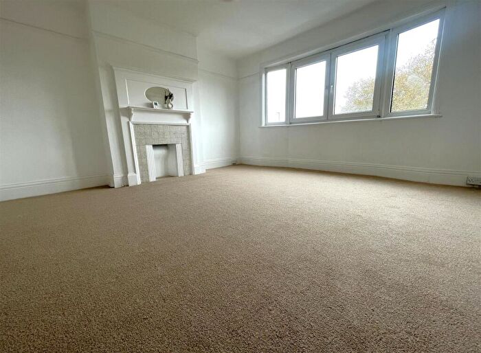 2 Bedroom Flat For Sale In Copnor Road, Portsmouth, PO3