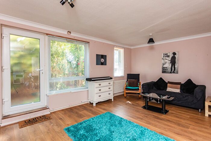 2 Bedroom Terraced House To Rent In Pasley Close, London . All Bills Included. (Lndn-P), SE17