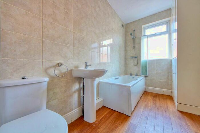 3 Bedroom Terraced House To Rent In Cradock Road, Leicester, LE2