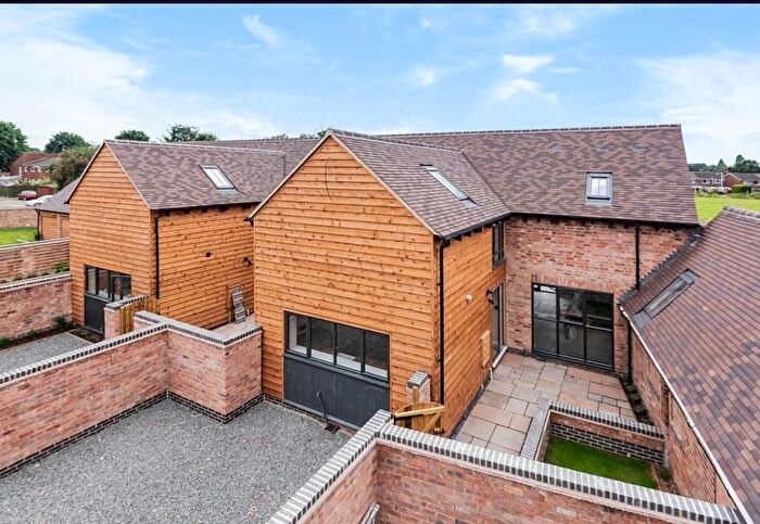 3 Bedroom Barn Conversion For Sale In Priory Road, Wolston, CV8