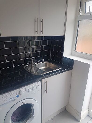 Studio To Rent In Crest Road, London, NW2