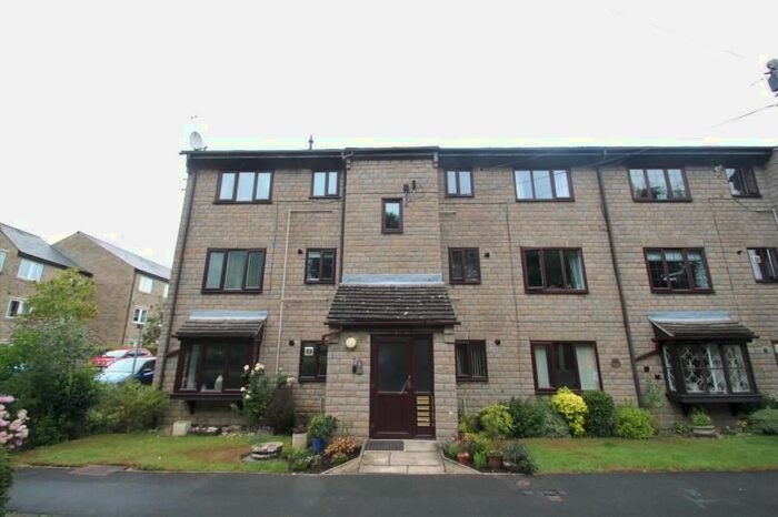2 Bedroom Flat To Rent In Kerry Garth, Horsforth, LS18