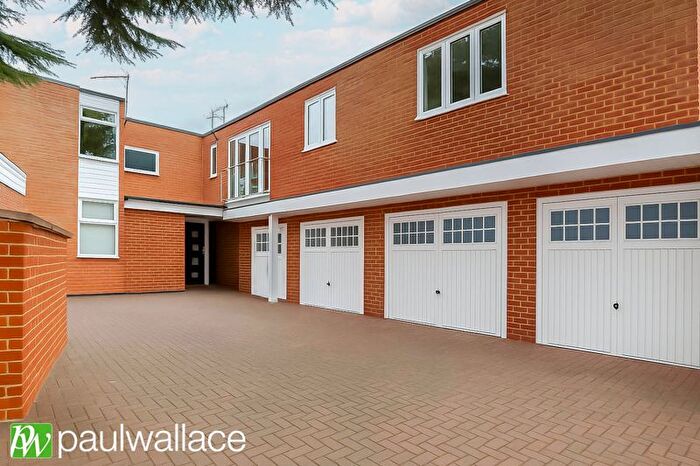 2 Bedroom Property For Sale In Impressive Freehold Coach House, St. Michaels Road – Garage, Garden Amp; Walk To Station, EN10