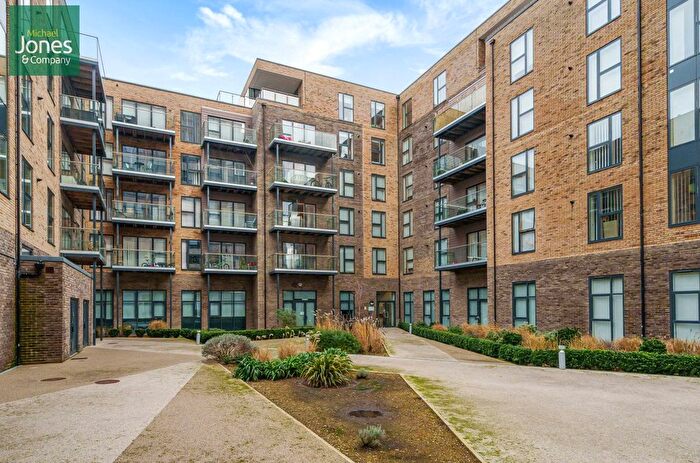 2 Bedroom Flat To Rent In The Causeway, Goring-By-Sea, Worthing, West Sussex, BN12