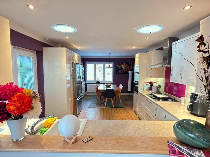 2 Bedroom Bungalow For Sale In Chandlers Way, Steyning, West Sussex, BN44