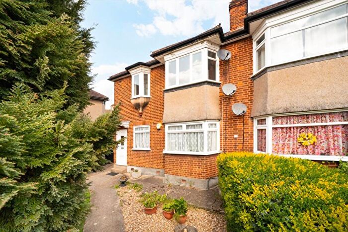 3 Bedroom Maisonette To Rent In Woodgrange Close, Harrow, HA3