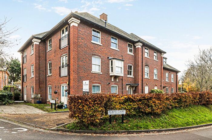 2 Bedroom Flat For Sale In Robins Court, Alresford, Hampshire, SO24