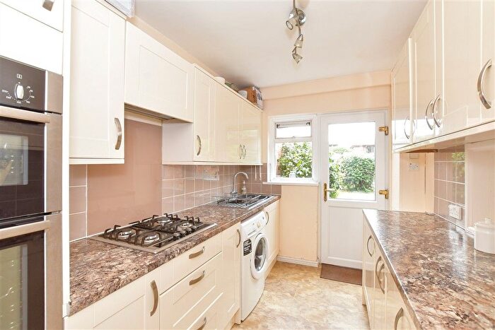 3 Bedroom End Of Terrace House For Sale In Knox Road, Havant, Hampshire, PO9