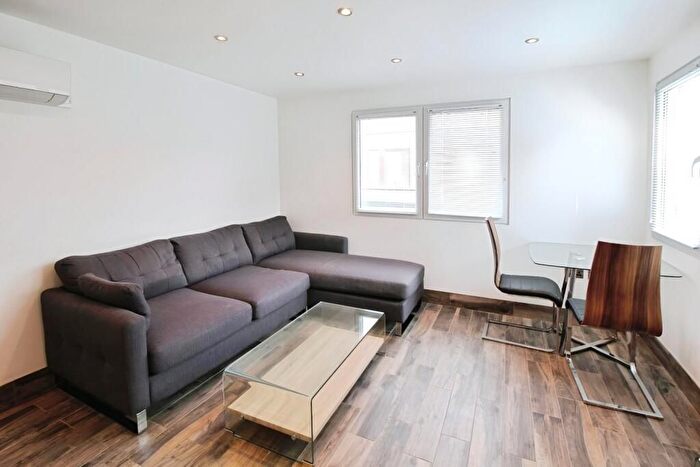 3 Bedroom Flat To Rent In Burbage Cl, London, SE1