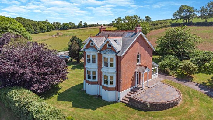 4 Bedroom Detached House For Sale In Broadlay, Ferryside, SA17