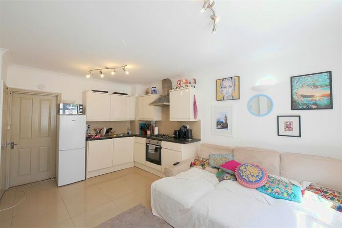 3 Bedroom Cottage To Rent In Evering Road, London, N16