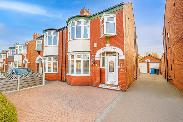 3 Bedroom Semi-Detached House For Sale In James Reckitt Avenue, Hull, East Riding Of Yorkshire, HU8