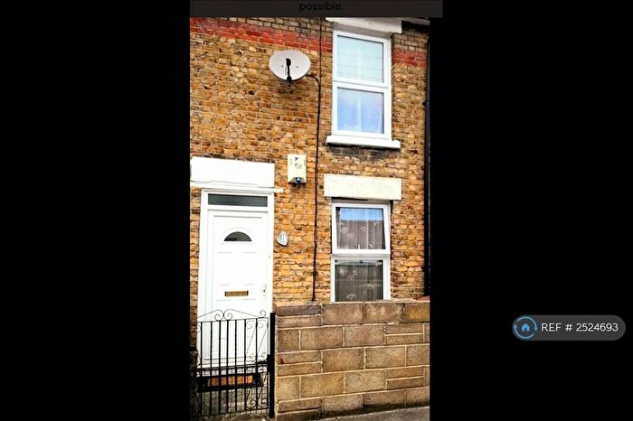 2 Bedroom Terraced House To Rent In Connaught Road, Chatham, ME4