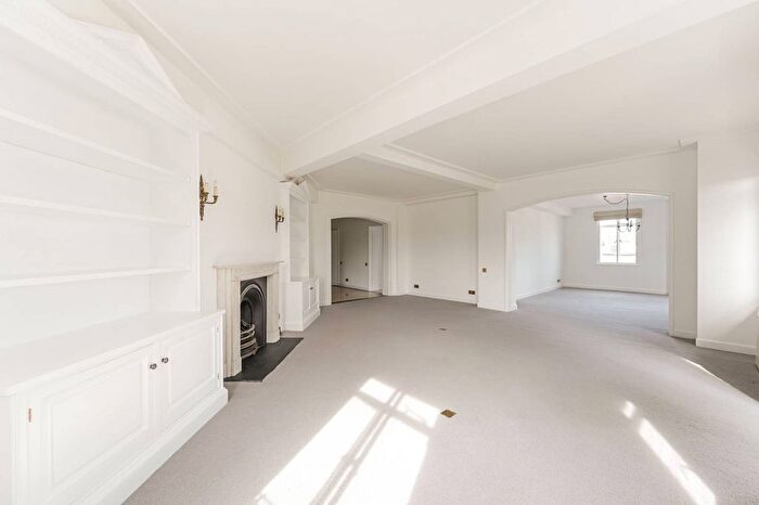 3 Bedroom Flat To Rent In Cheltenham Terrace, Sloane Square, London, SW3