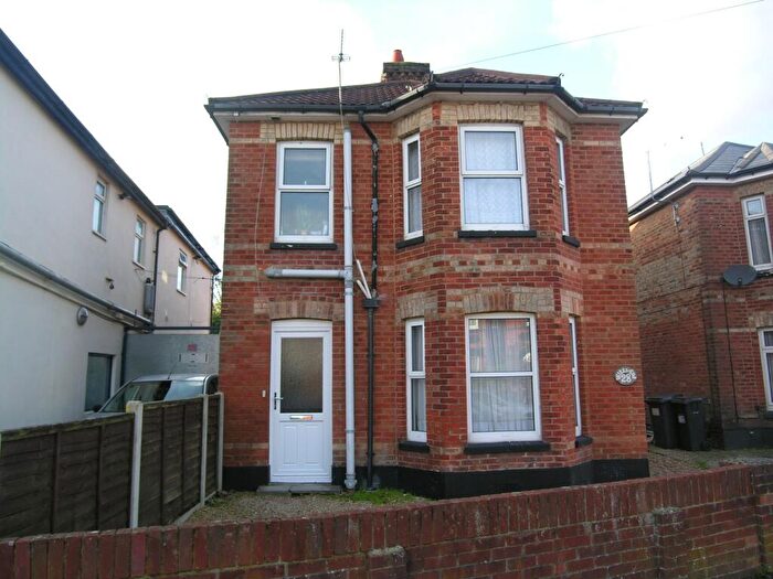 6 Bedroom House To Rent In Bedroom Detached House In Bournemouth, BH9