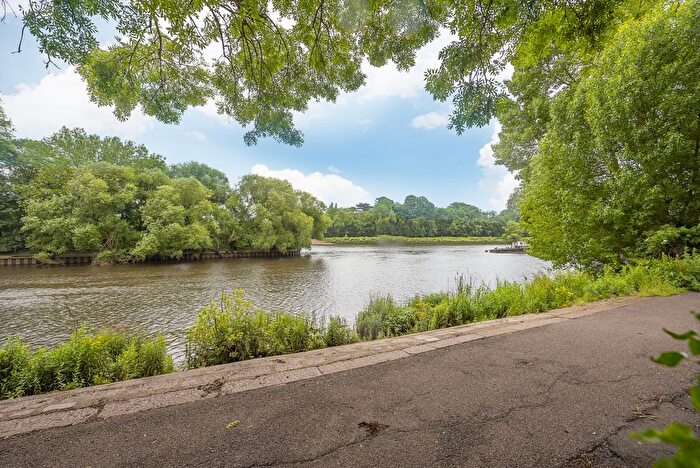 2 Bedroom Flat To Rent In Cambridge Park, Twickenham, TW1