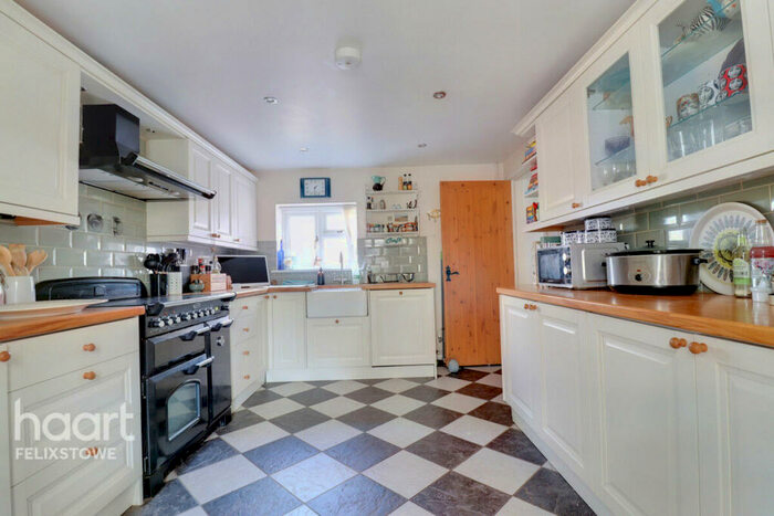 3 Bedroom Cottage For Sale In Thorpe Lane, Felixstowe, IP11
