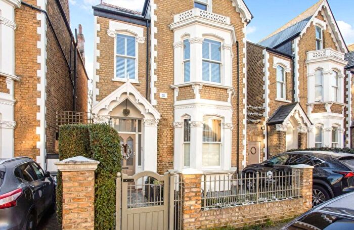 Studio To Rent In Arlington Gardens, London, W4