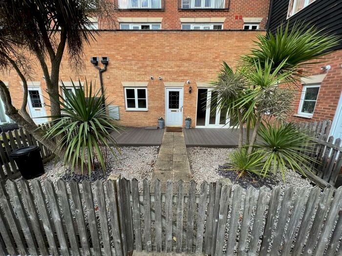 1 Bedroom Flat To Rent In Winchester Close, Waltham Abbey, EN9
