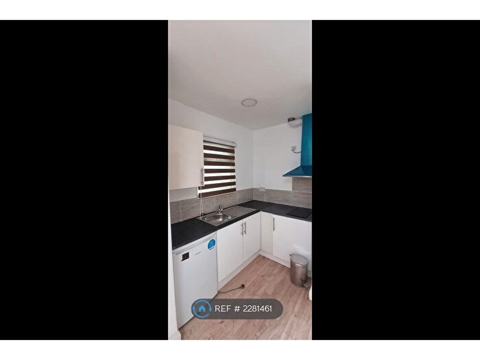 Studio To Rent In High Road, London, N22