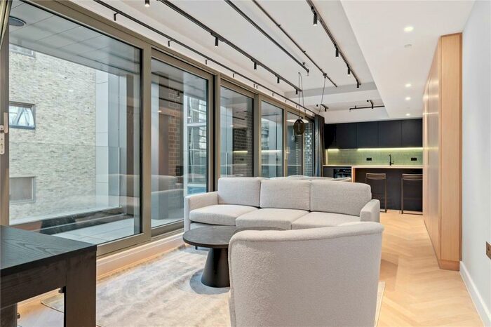 3 Bedroom Apartment To Rent In St John's Square, London, EC1V