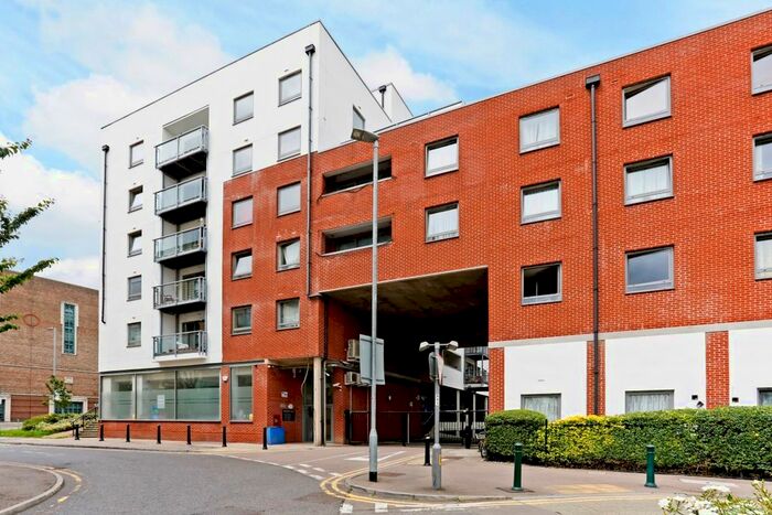 2 Bedroom Flat To Rent In Loates Lane, Watford, WD17