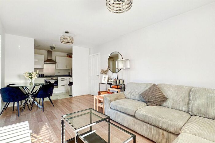 2 Bedroom Flat For Sale In Discovery Drive, Swanley, Kent, BR8