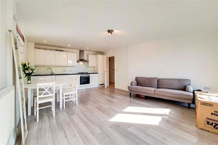 2 Bedroom Flat To Rent In Nipper Alley, London, KT1