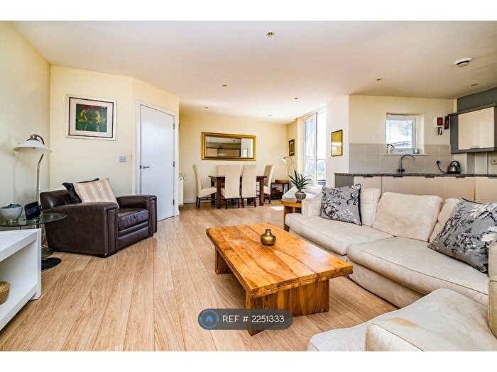 3 Bedroom Flat To Rent In Bridge Wharf, Chertsey, KT16