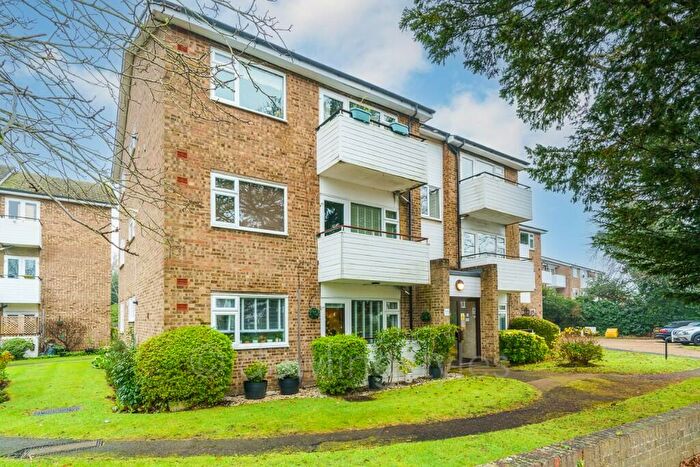 1 Bedroom Apartment To Rent In Queens Road, Walton-On-Thames, Surrey, KT12