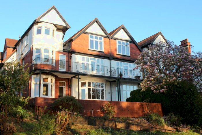 3 Bedroom Flat To Rent In Glan Y Llyn, Lake Road East, Roath Park, Cardiff, CF23